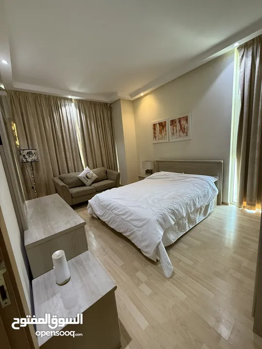 Fully furnished 2 bedroom apartment with sea view at a great location nearby restaurants and cafes