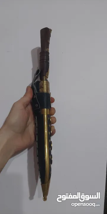 شبريه نيبال  طول 30سم تقريبا وزنها ممتاز                              ..........