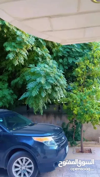 فيلا للبيع بالبنيات طريق المطار شارع الخدمات في حي هادئ جدا