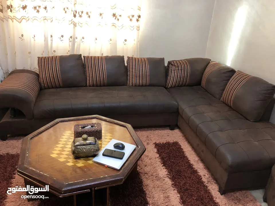 طقم كورنر حرف L فاخر جدا مع طاولة سفرة خشب و حفر مصري مع بوفيه اندونيسي فاخر جدا