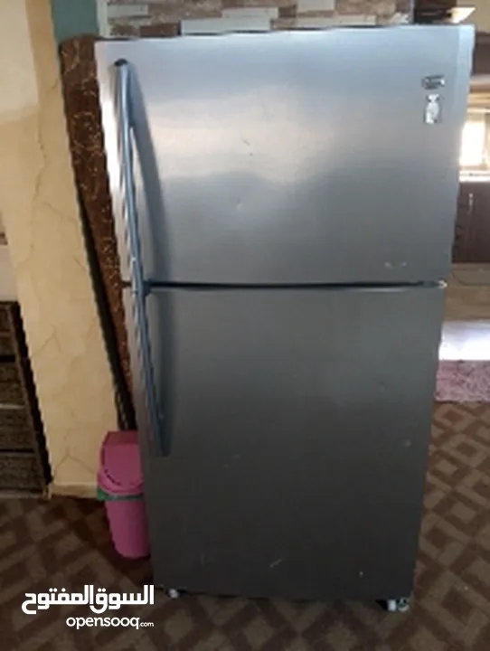 ثلاجة maytag بحالة جيدة جدا للبيع