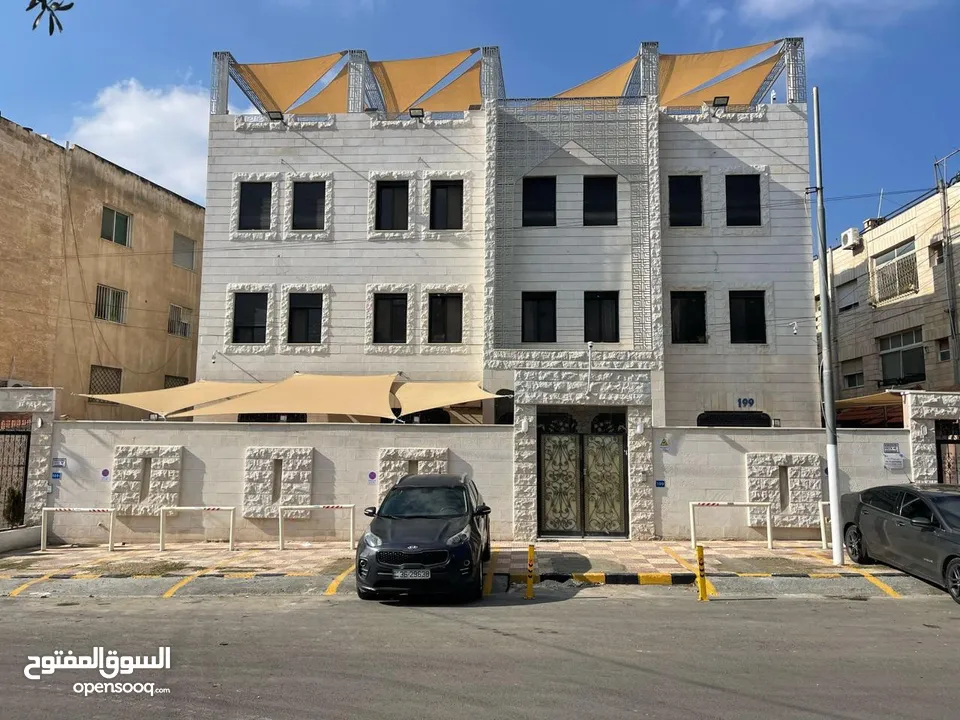 شقة مميزة شبة أرضية مستقلة للإيجار بموقع هادئ جدا