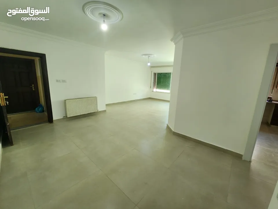 شقة فارغة للإيجار في الصويفية - REF: 14665