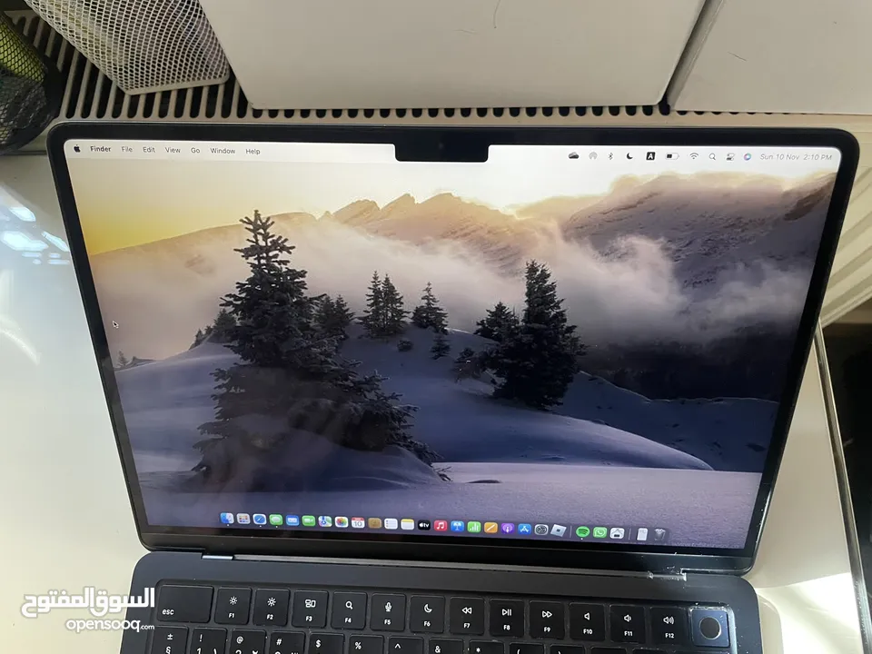 macbook air m2 13”6 inch 256 GB للبيع بحالة ممتازة