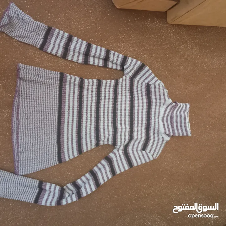 ملابس للبيع بسعر حررررق بحال الوكاله يتوفر  بلاطين جينز ،،،فساتين  شيفون ،، بلايز  مقاس 40,,,,42