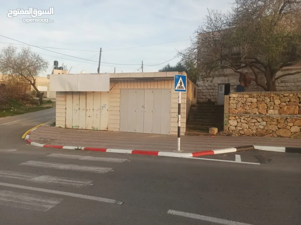 مخازن مستقلة قريبة من الشارع الرئيسي _ سردا