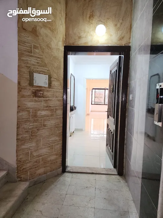 شقة للبيع في الجندويل قرب فندق لارسا