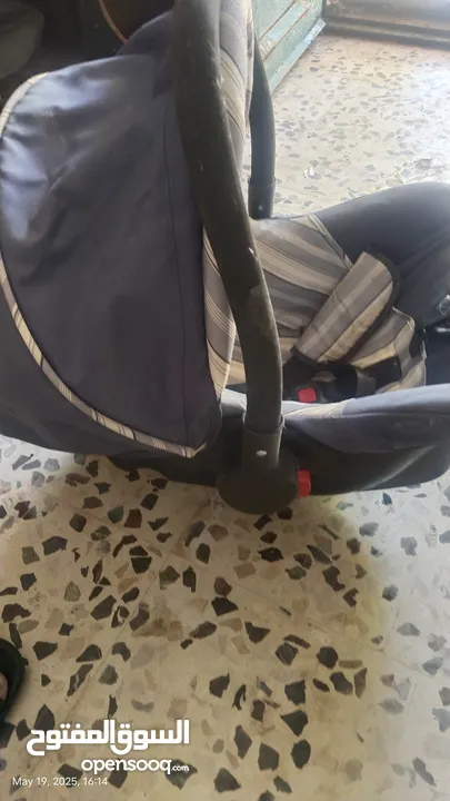 كرسي سيارة للاطفال