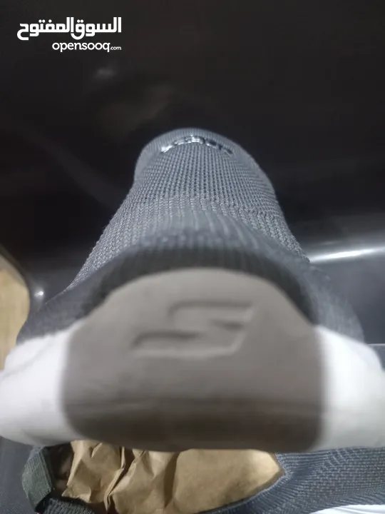 حذاء سهل الارتداء ماركة سكيتشر فيتنامي الصنع أصلي  قياس 42 لون سكني  go run للبيع skechers go runk