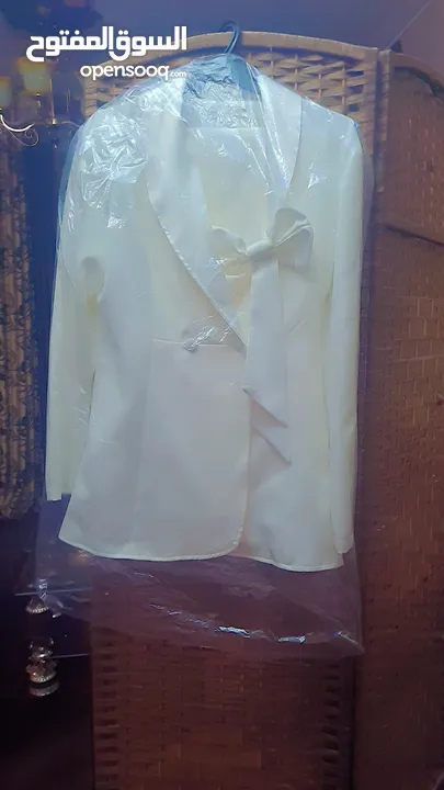 طقم رسمي لون ابيض