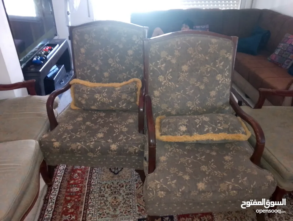 طقم كنب مستعمل مع نثريات