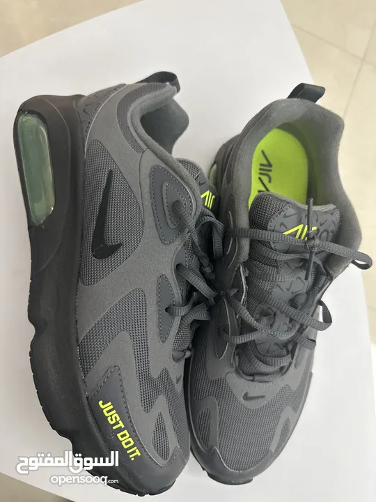 حذاء من شركة نايك air max