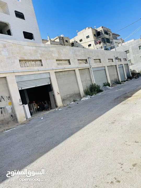 مستودعات للإيجار بمساحة 500متر2 في طريق الظهير الواقع بين مرج الحمام والبيادر قرب شركة مرسيدس غرغور