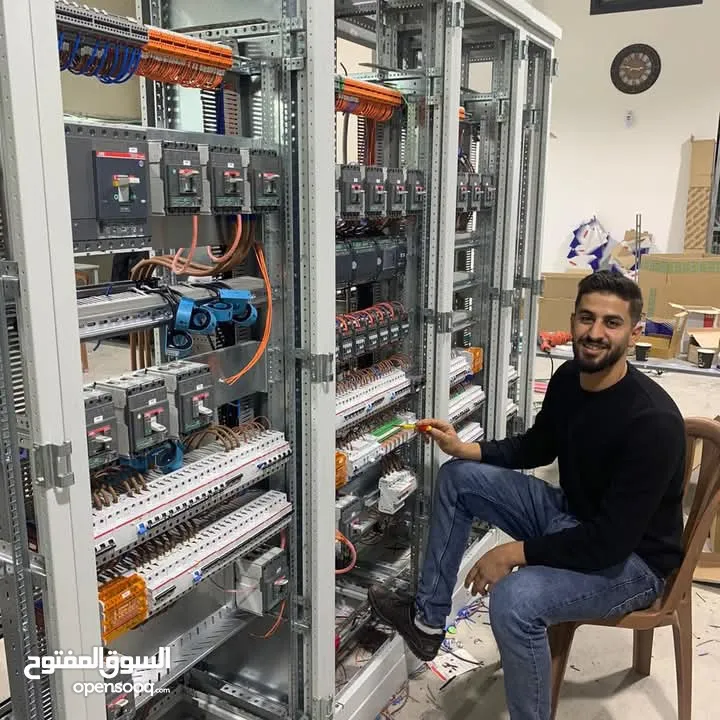 تمديدات كهرباء منزليه وصناعية  اتمتة منازل  اتمتة صناعية  تركيب كاميرات  تركيب انظمة طاقه شمسية
