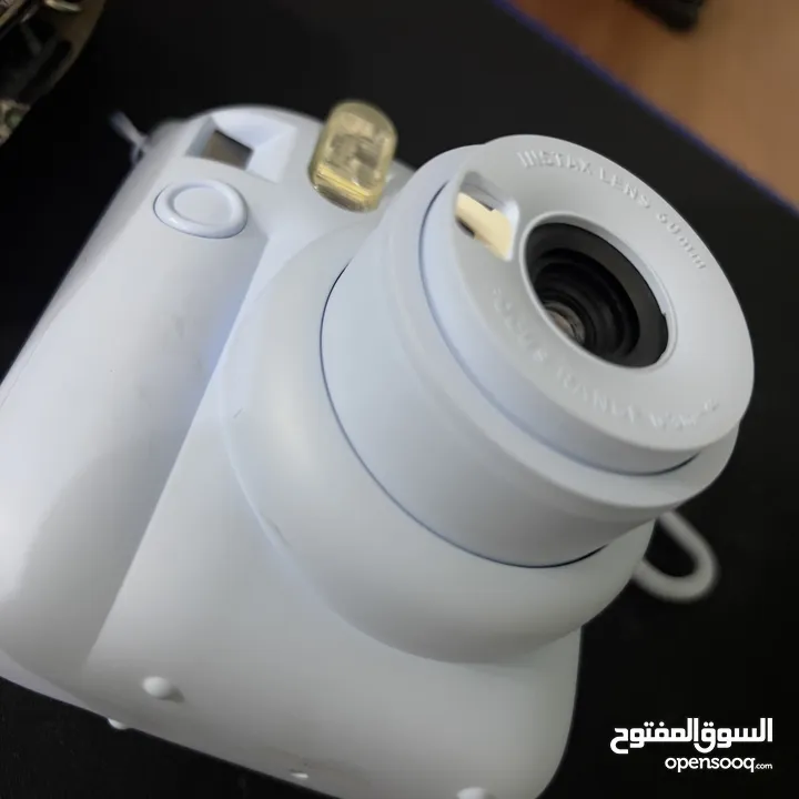 كاميرا فورية من شركة instax mini + حافظة للكاميرا + دفتر للصور