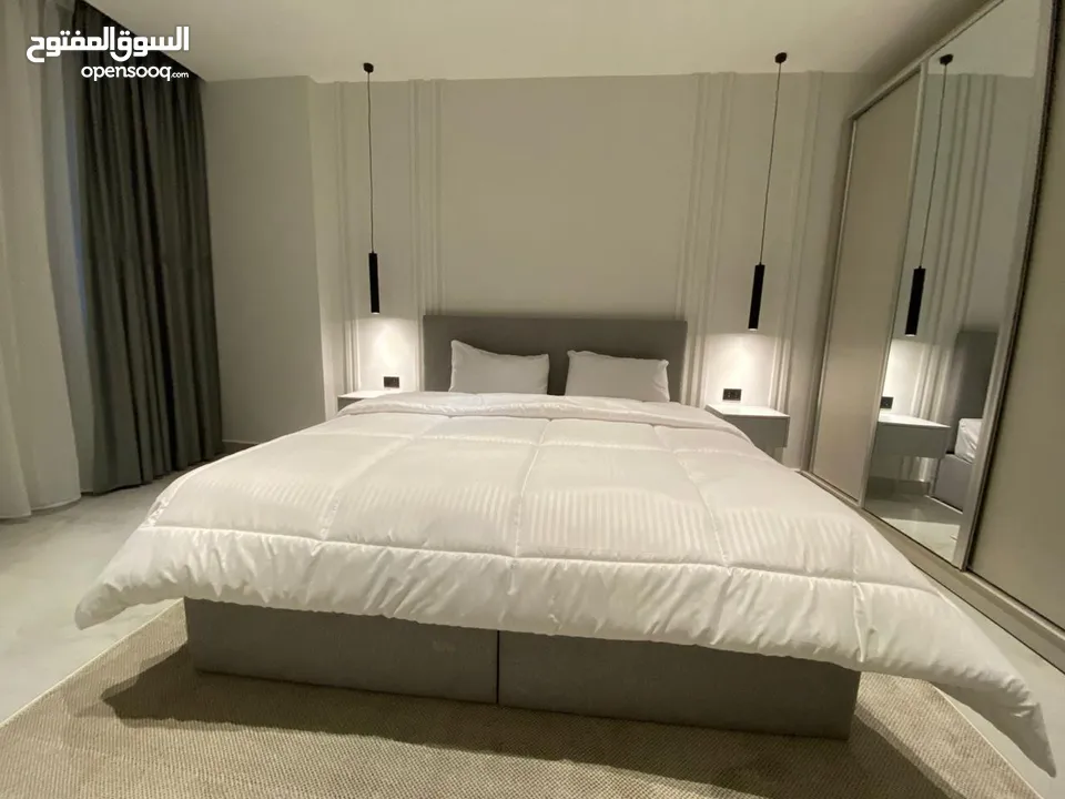 شقة مفروشة جديدة  غرفتين نوم فخمة للايجار في الصويفية قرب الخدمات