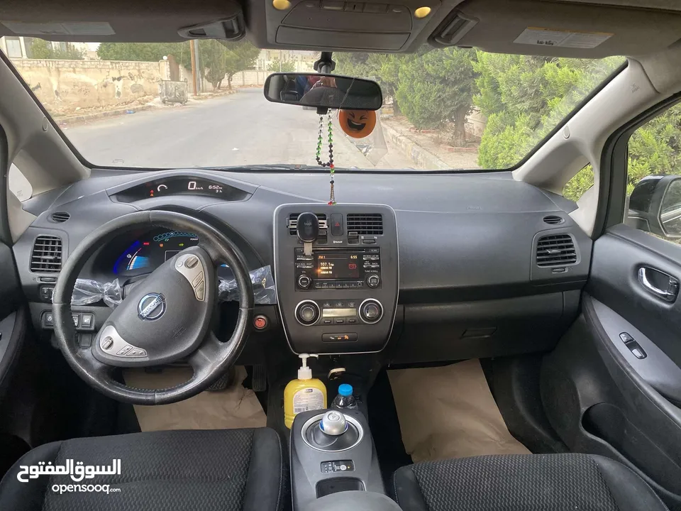 نيسان ليف 2015
