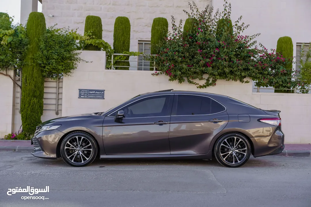 Toyota Camry GLE Hybrid 2019  تويوتا كامري GLE هايبرد  فل كامل مع فتحه