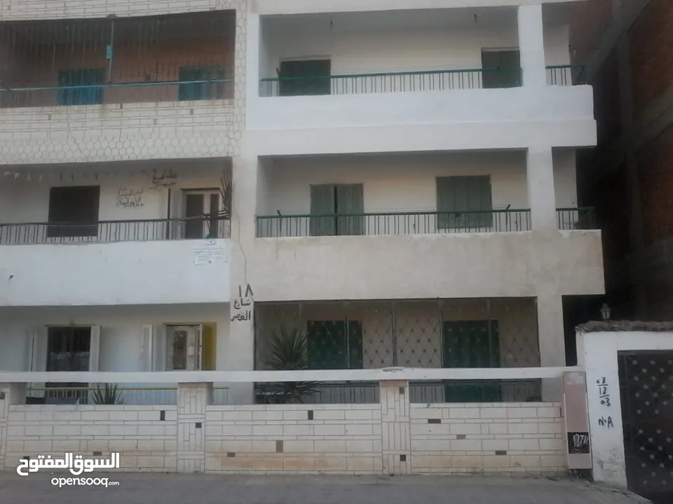 للبيع شقة 120 م قريبة من البحر في قلب مطروح علي الشارع الرئيسي أمام فندق المشير احمد بدوي