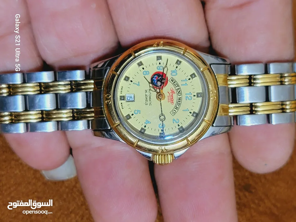 ساعات قديمه مخزنه
