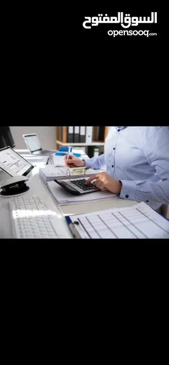 أستاذ محاسبة و اقتصاد حاصل على الامتياز لطلاب الجامعات