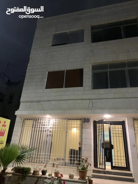 عمارة سكنية مجددة بالكامل  للبيع