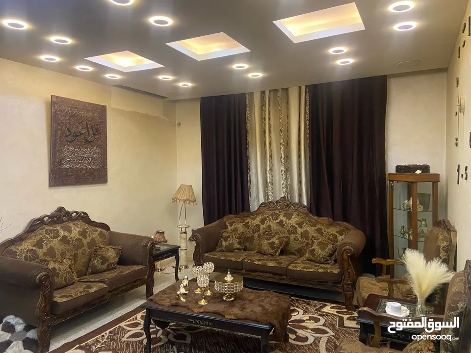 طقم كنب مصري خشب زان دمياطي مع طقم طاولات وبرداي