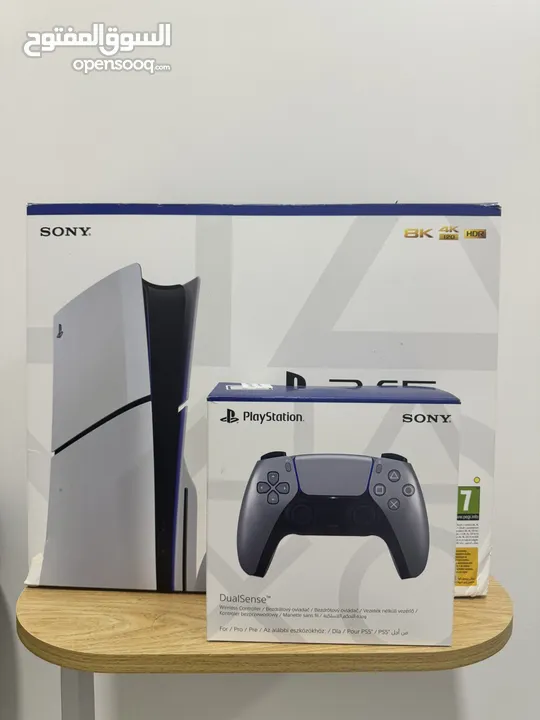 Ps5 slim مع جهازين وكل ملحقاتها