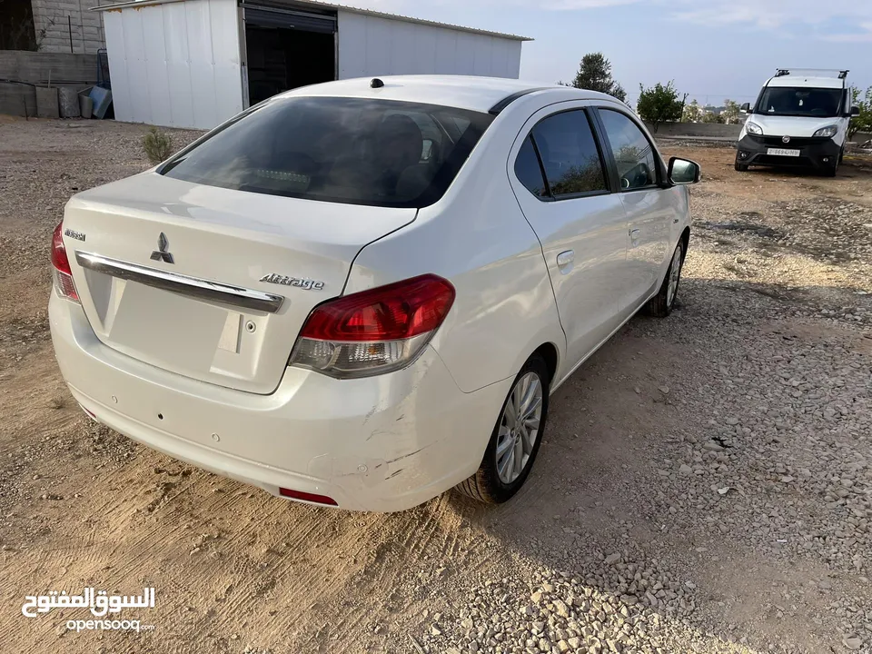 متسوبيشي اتراج 2015