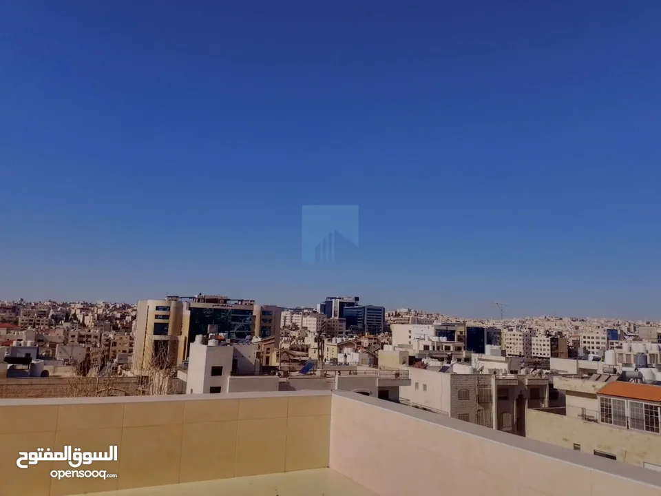 شقة طابقية مميزة للبيع في أم أذينة طابق ثالث 320م مع روف 200م تشطيب سوبر ديلوكس