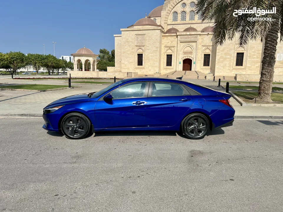 Professionally rebuilt, minor-damage Elantra with 1yr/30,000kms PSW!