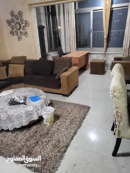 شقتين مفروشات بالكامل في الطيرة دوار نبيل عمرو مباشرة طابق ثاني للبيع دون وسطاء
