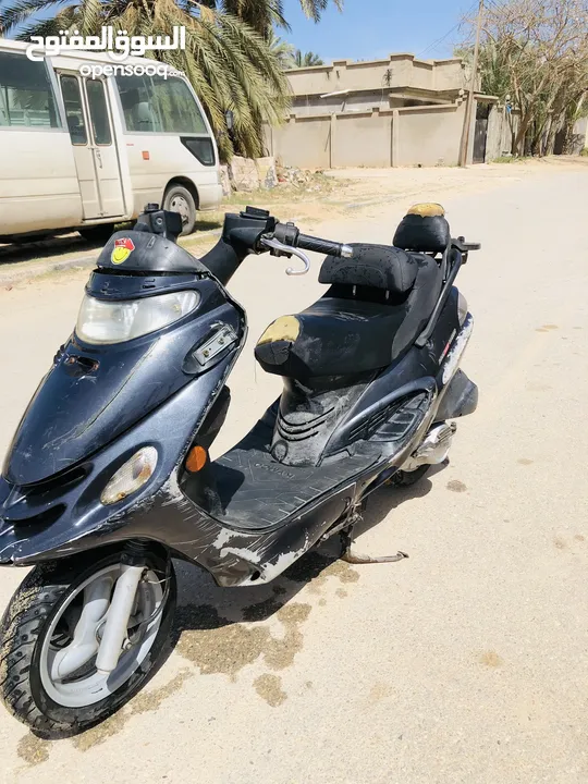 موطو ربي بارك مافيهاش ولا عيب تولع من نص طقة ايطاليا  150 cc للبيع 