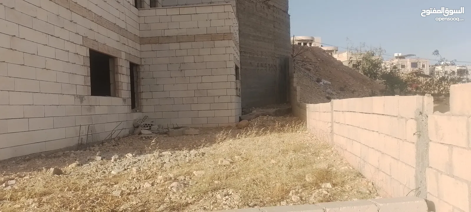 عماره سكنيه في صالحية العابد مكونه من أربع طوابق  وكراج وبئر ماء 60 متر وكوشان مستقل جميع الخدمات