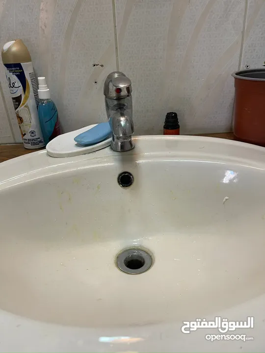 عفش بيت للبيع (مكيف،كنب، طاولة تلفزيون، طاولات وسطية، برادي، ، مغسلة،) *سعر حرق*  *الرقم بالعنوان*