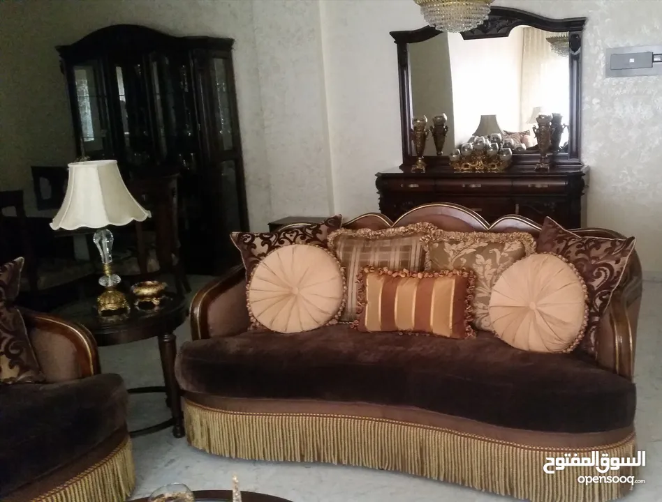 للبيع: طقم كنب صالون فاخر بمواصفات راقية وجودة عالية