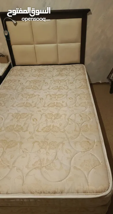 تخوت مفرد ونص خشب زان ثقيل مع جلد وفرشات هارموني  اصليه زنبركيه مريحه جدا ،استخدام بسيط ،عدد 6 تخوت