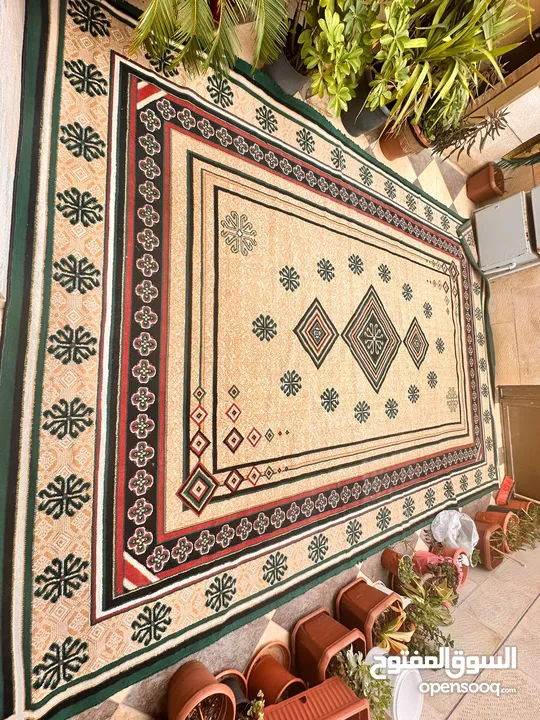 خريبة السوق الجويدة سجادة وممر نفس اللون والرسمة بحالة جيدة جدا بسعر مغري