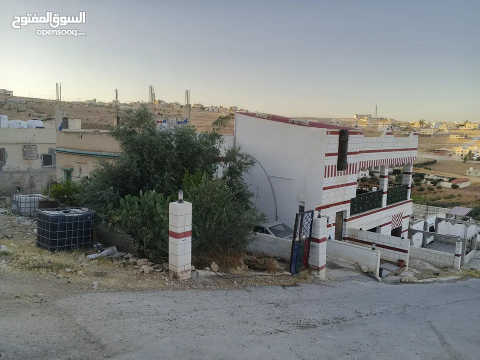 بيت للبيع بداعي السفر الموقع المفرق بلعما الحي الشمالي بجانب مسجد خالد بن الوليد  المالك الشيخ ماجد