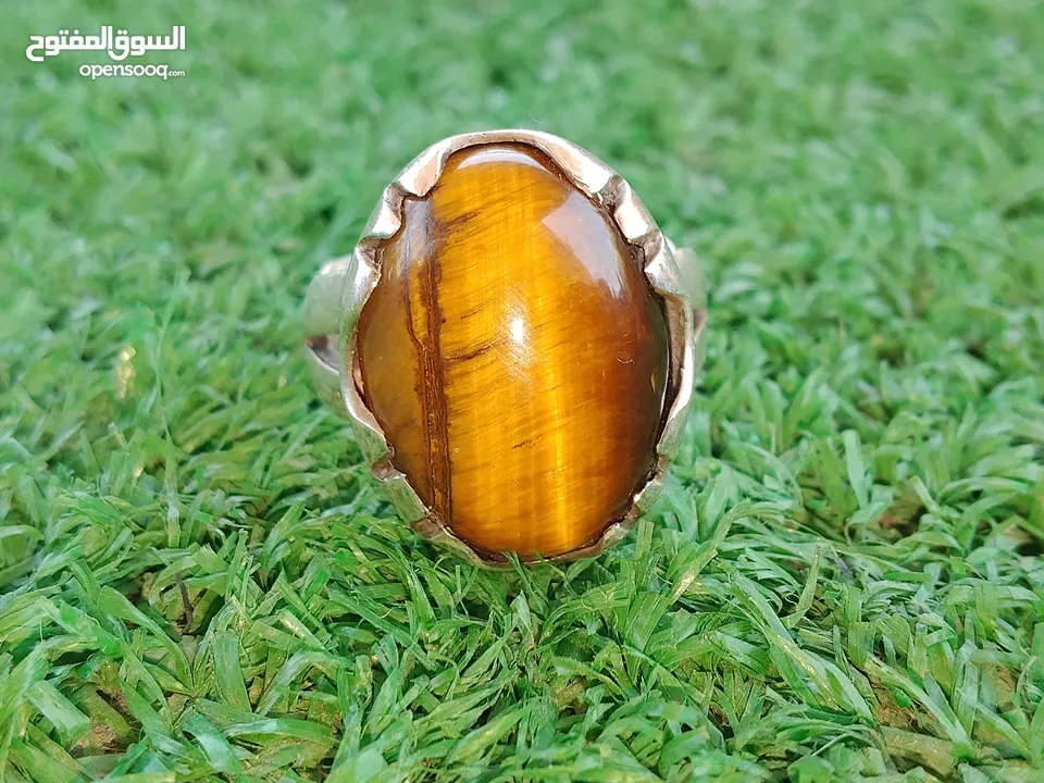 خاتم فضة قديم جدا متوج بحجر عين النمر الطبيعي