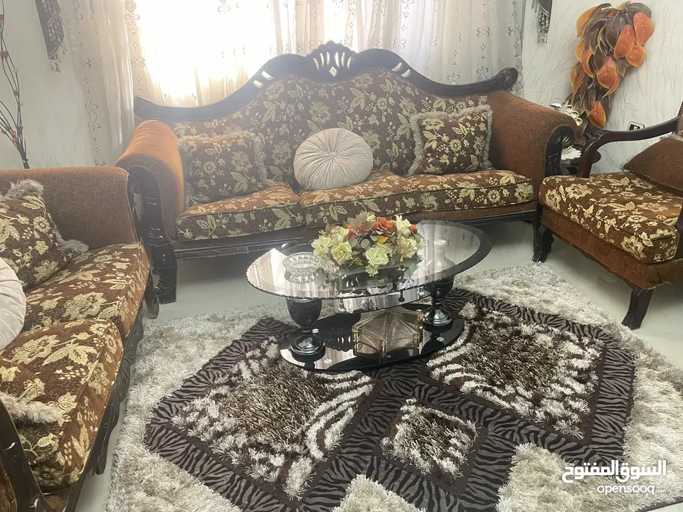 كنب مستعمل سبع مقاعد بحاله جيده