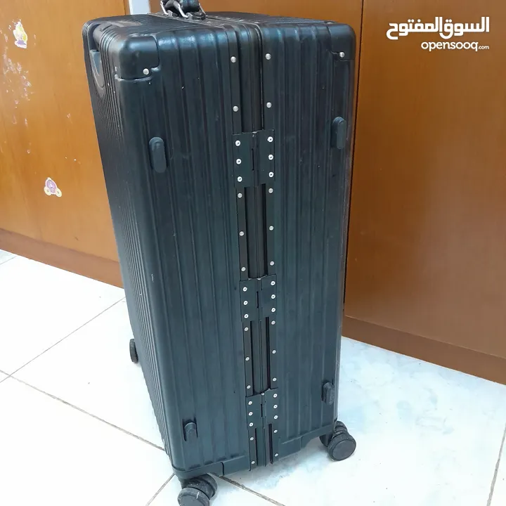 28-inch luggage! Good conditions!حقيبة بحجم 28 بوصة! بحالة جيدة!