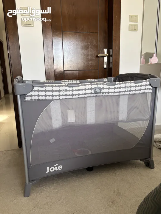 سرير بيبي سرير اطفال ماركة joie البريطانية
