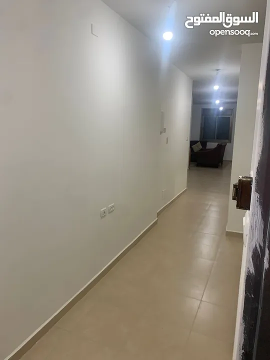 ثلاث غرف نوم غير مفروشة الارسال