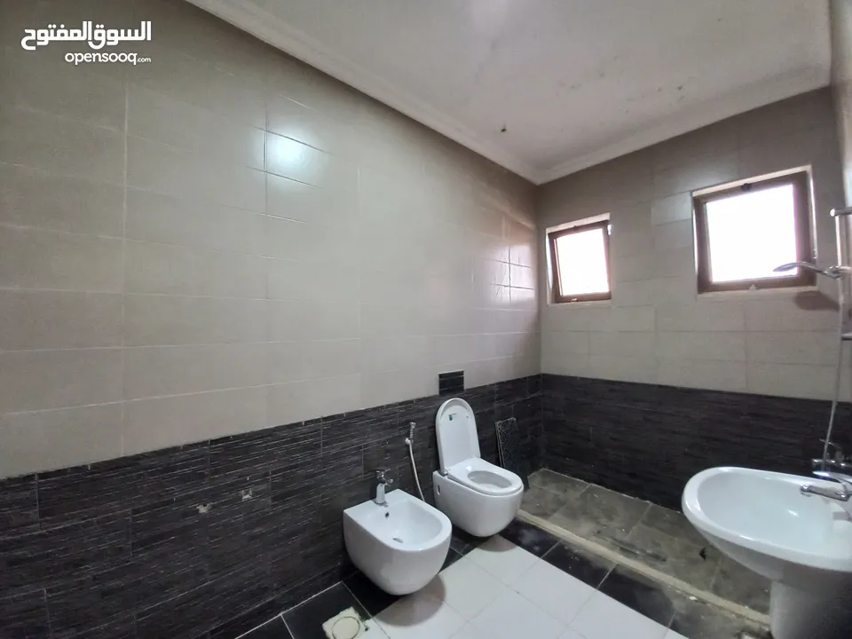 شقة غير مفروشة للإيجار 200م2 ( Property 19139 )-175072741