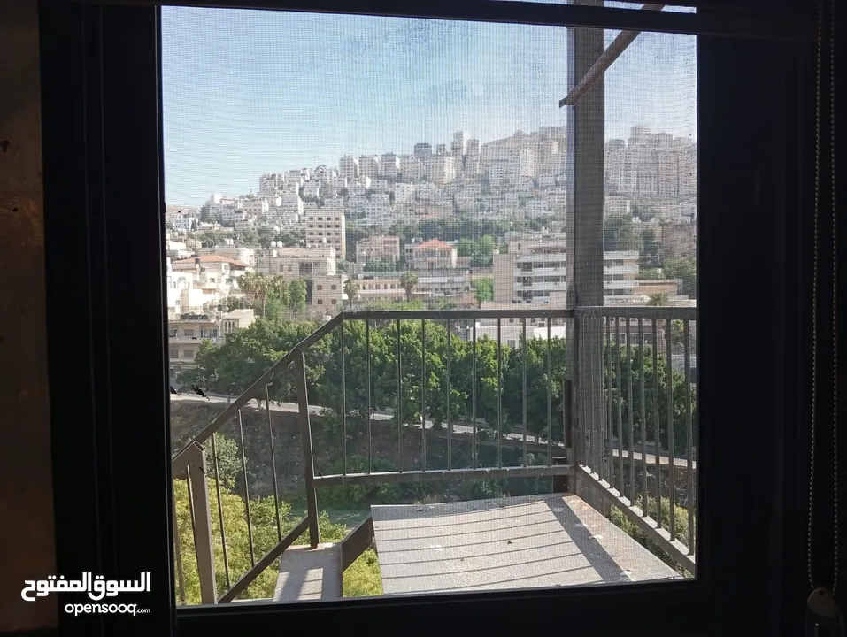 مكتب للبيع بجانب مجمع البساتين/نابلس