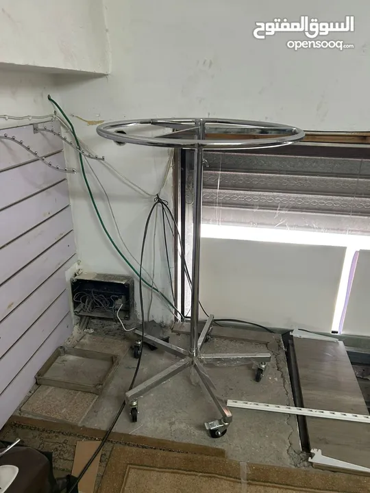 رفوف خشب ستاندات وتعاليق محل اواعي كميه وبنص السعر المعني يتواصل