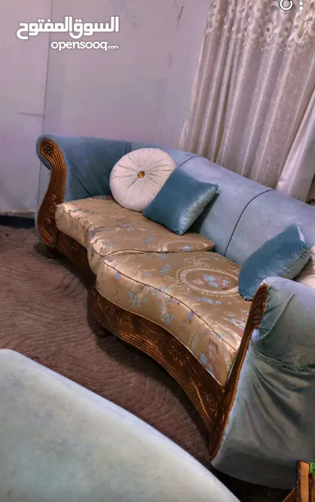 طقم كنب فاخر بحالة ممتازة