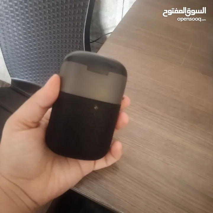 سماعة اذن غير مستعملة وسماعة حافظة للموسيقى بلوتوث جديدة مع شاحن