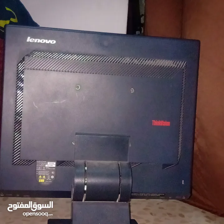 شاشه   Lenovo thinkvisio لا تاخذ مساحه كبيره من المكتب